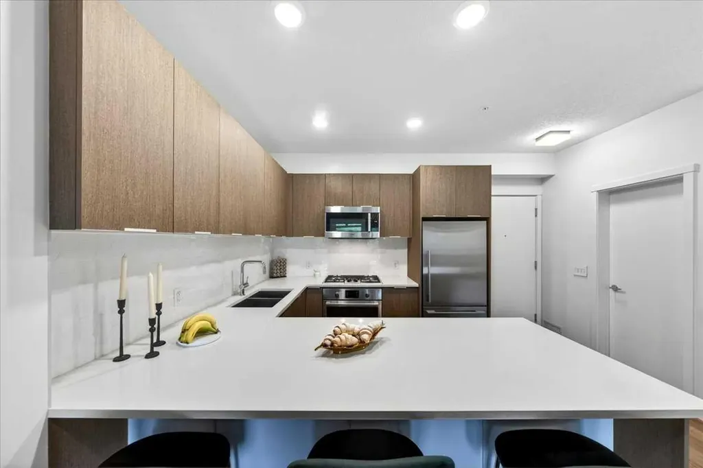 823 5 Avenue NW Calgary AB T2N0R5