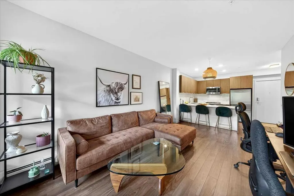 823 5 Avenue NW Calgary AB T2N0R5