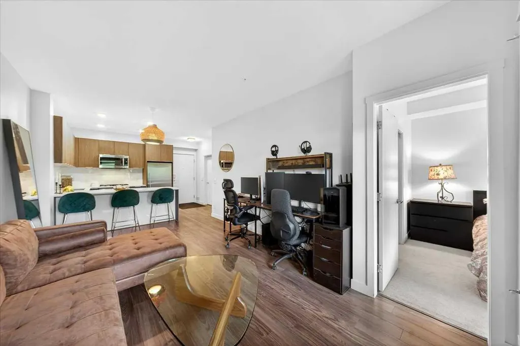 823 5 Avenue NW Calgary AB T2N0R5