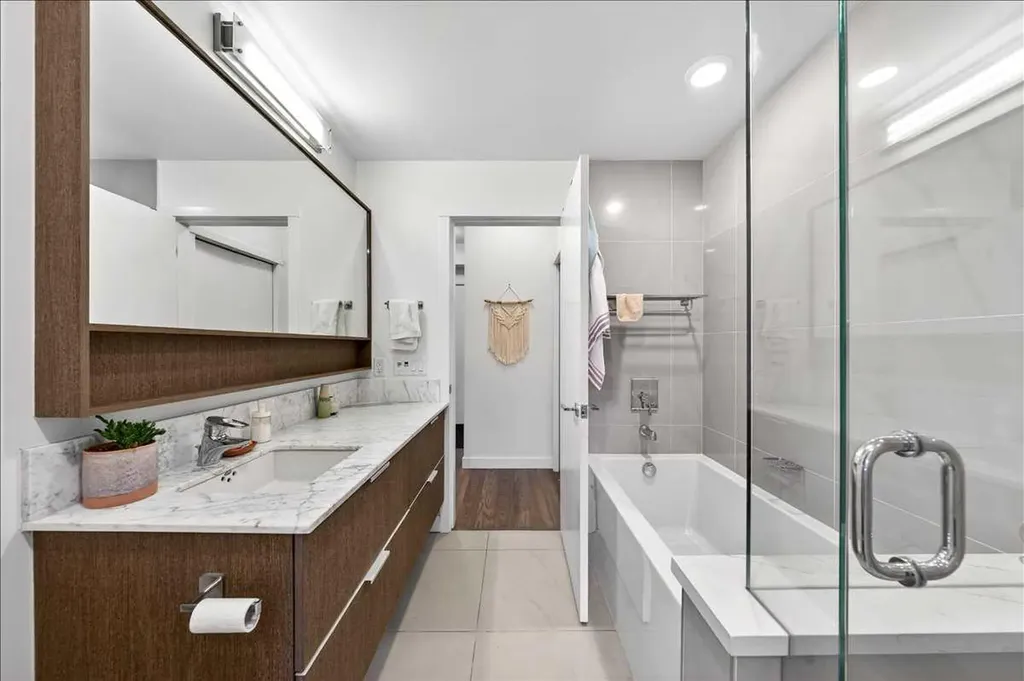 823 5 Avenue NW Calgary AB T2N0R5