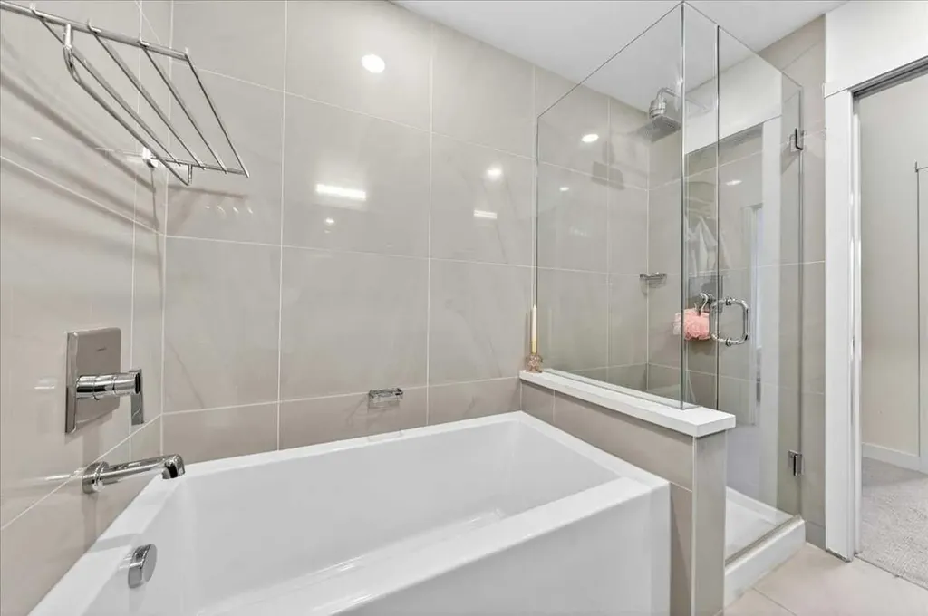 823 5 Avenue NW Calgary AB T2N0R5