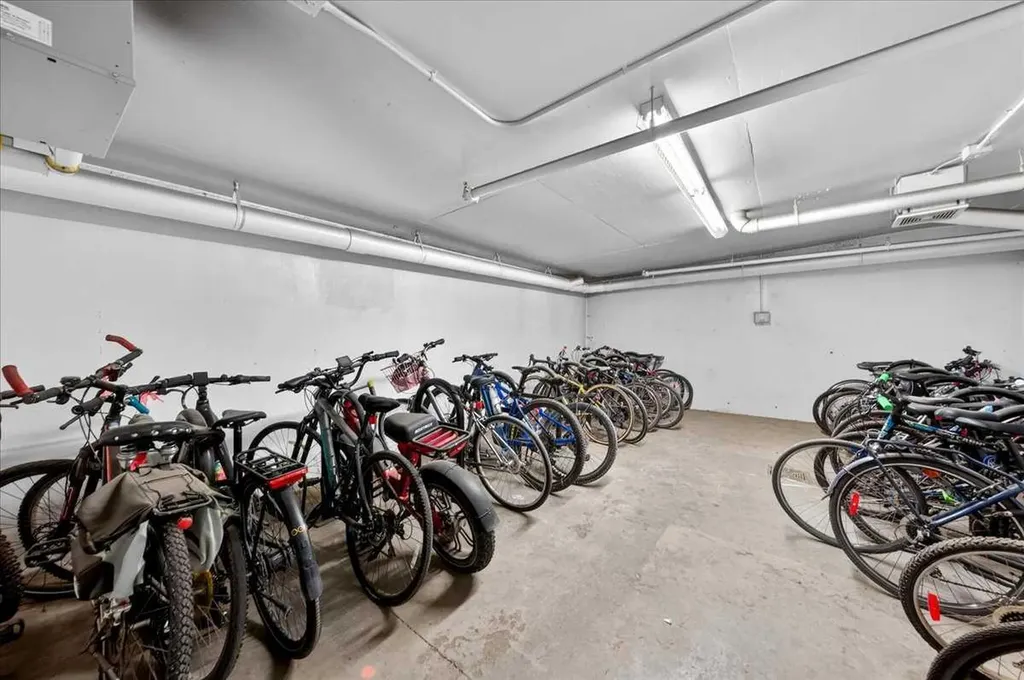 823 5 Avenue NW Calgary AB T2N0R5