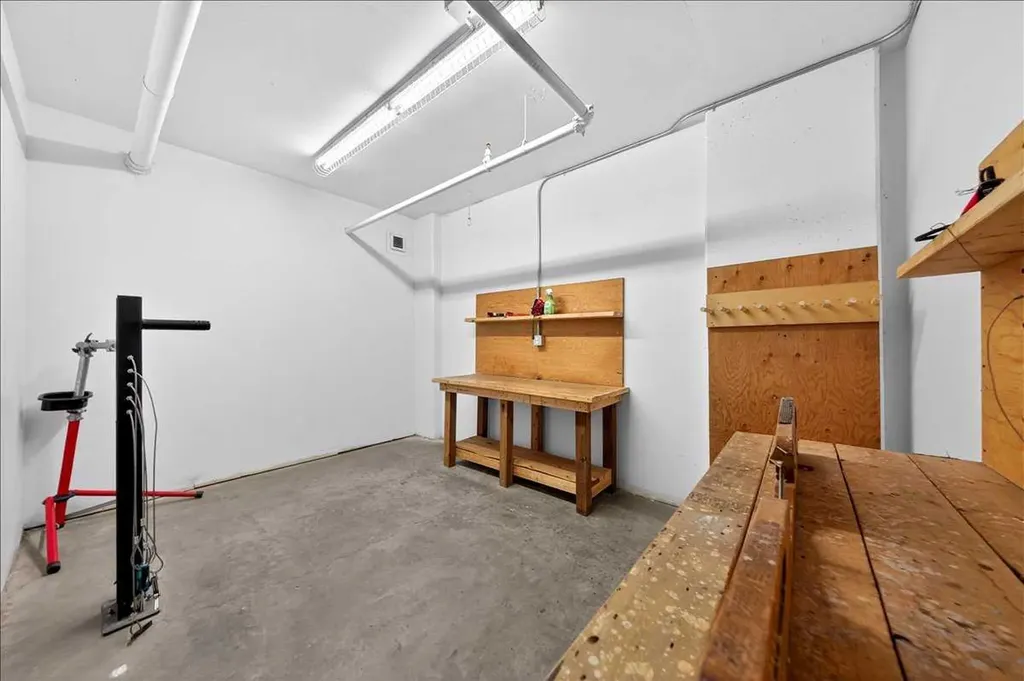 823 5 Avenue NW Calgary AB T2N0R5
