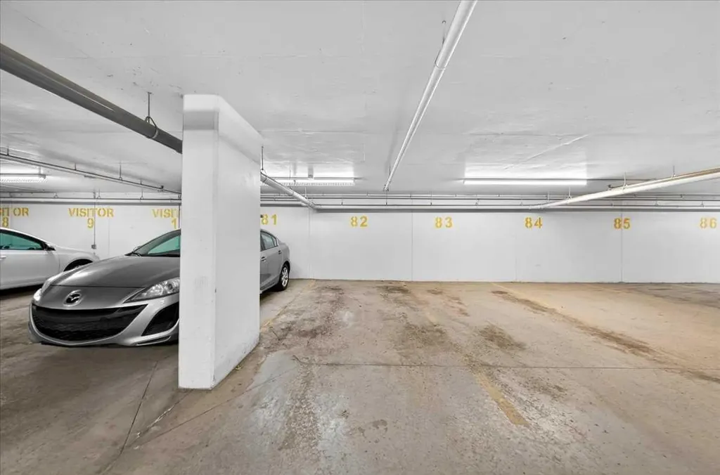 823 5 Avenue NW Calgary AB T2N0R5