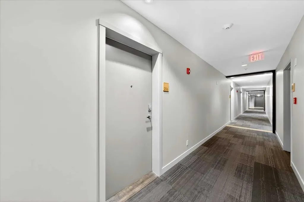 823 5 Avenue NW Calgary AB T2N0R5