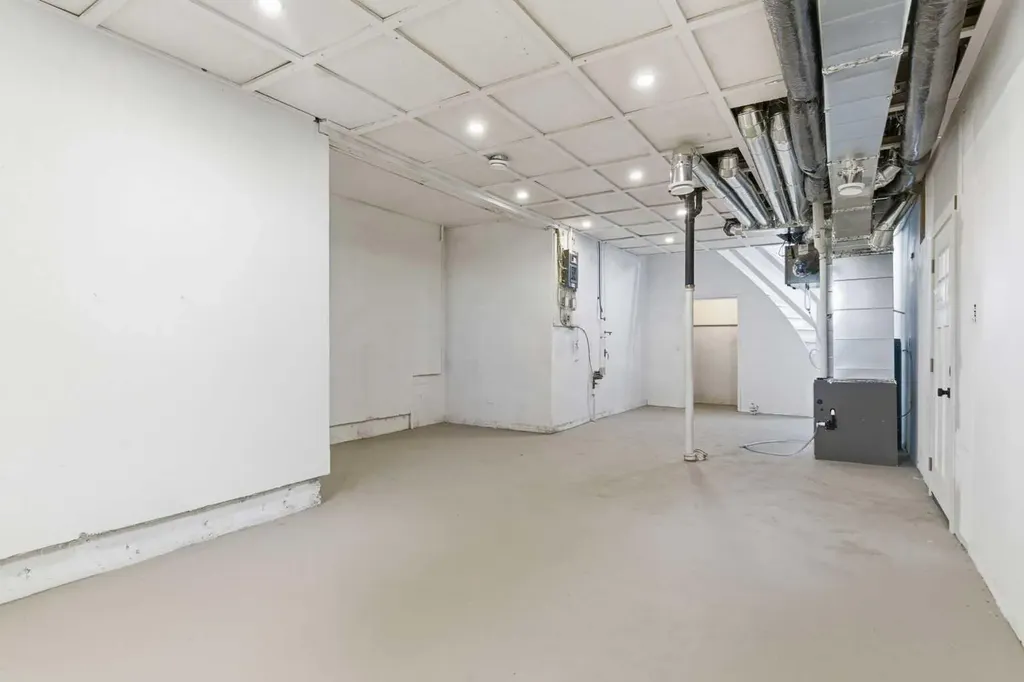 3615 1 Street NE Calgary AB T2E 3L8