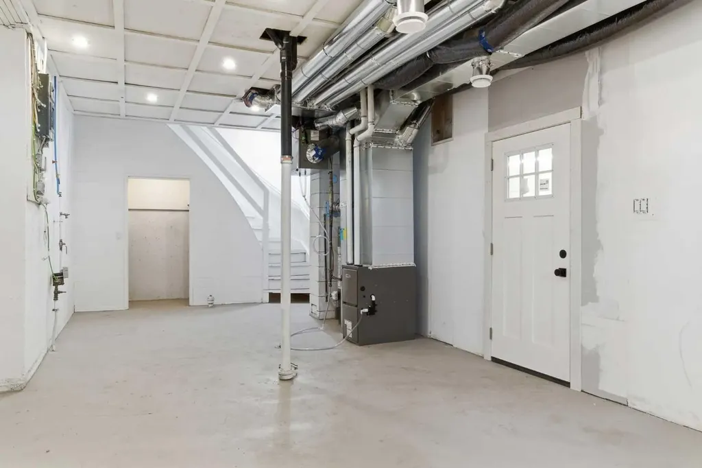 3615 1 Street NE Calgary AB T2E 3L8
