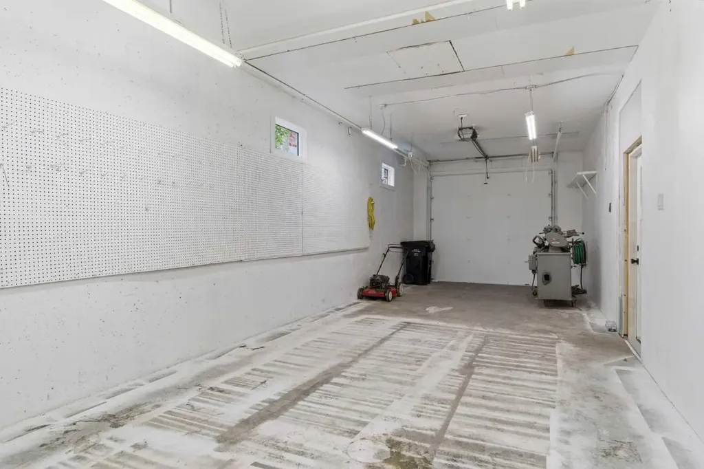 3615 1 Street NE Calgary AB T2E 3L8