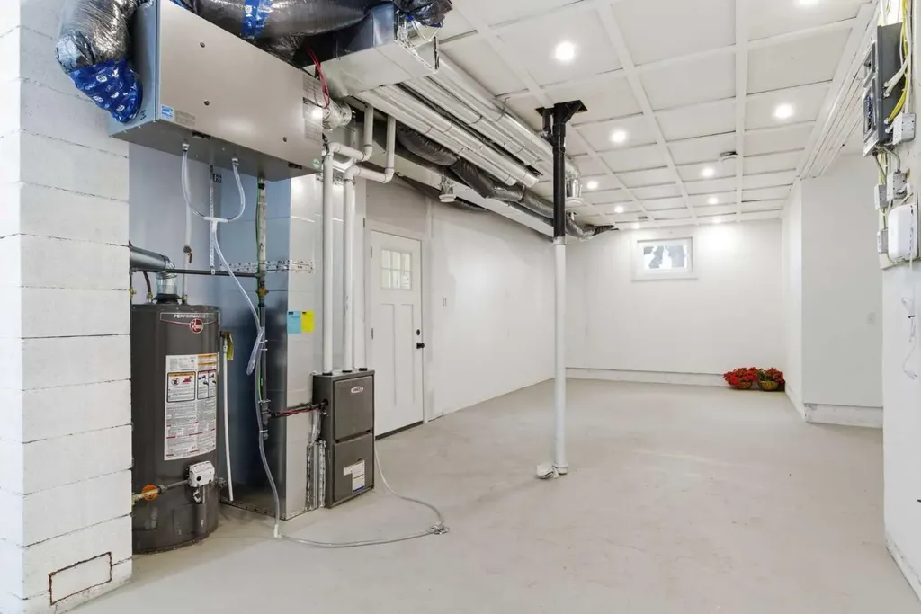 3615 1 Street NE Calgary AB T2E 3L8
