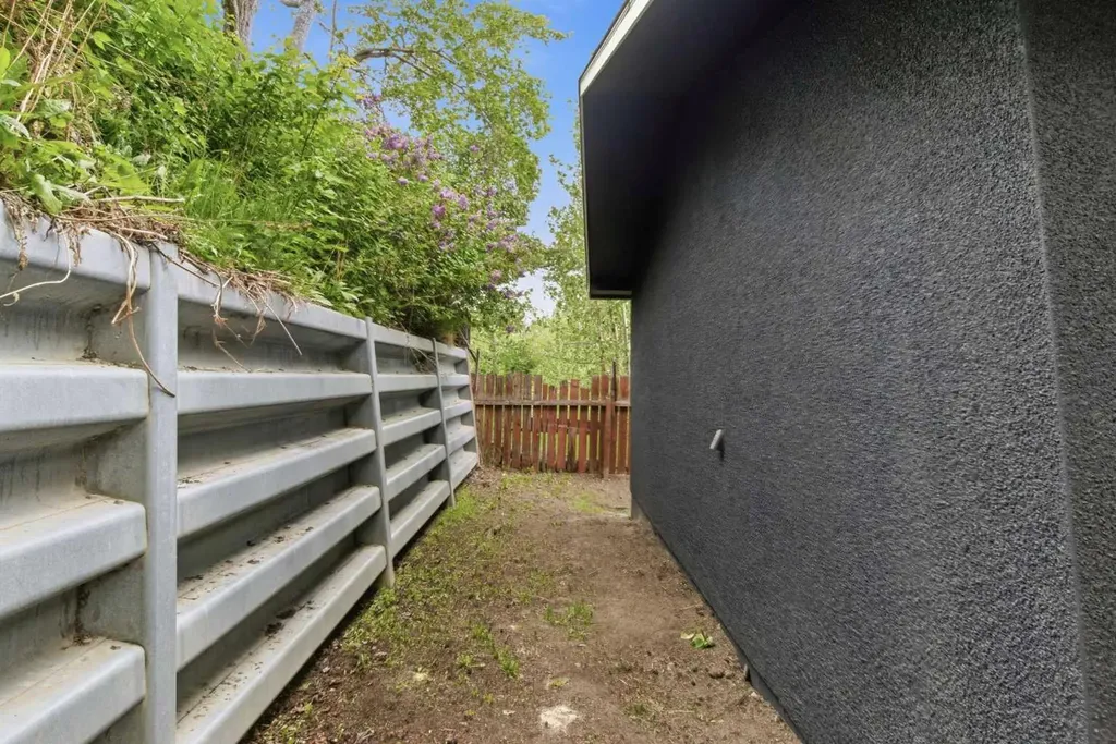 3615 1 Street NE Calgary AB T2E 3L8