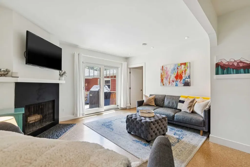 3202 1 Street SW Calgary AB T2S 1R1