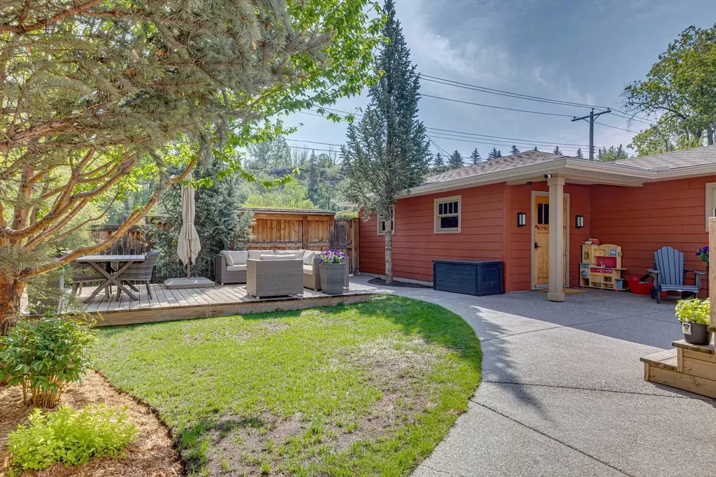 3202 1 Street SW Calgary AB T2S 1R1