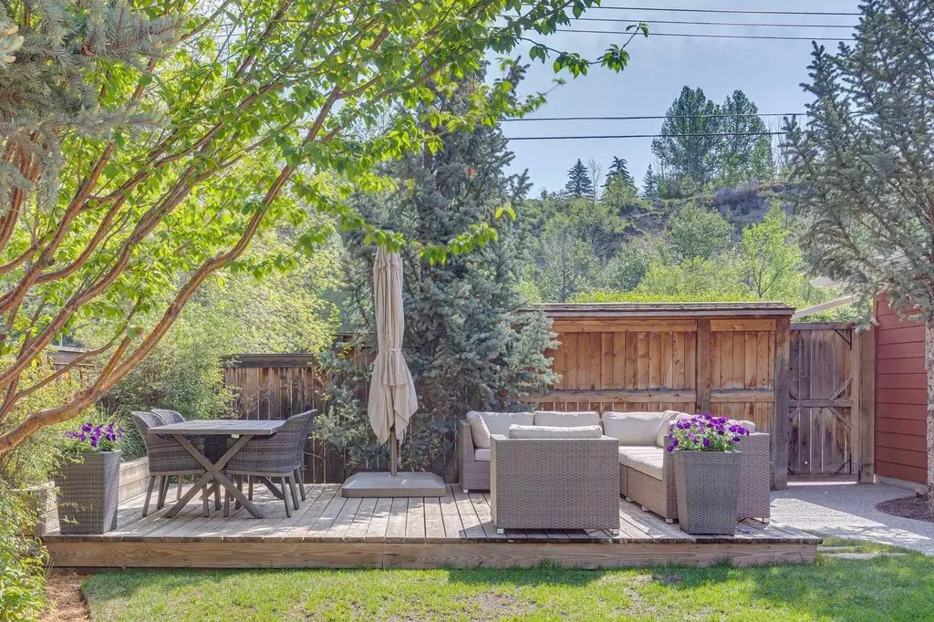 3202 1 Street SW Calgary AB T2S 1R1