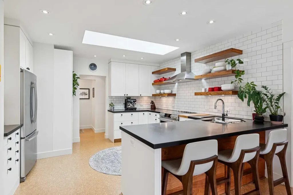 3202 1 Street SW Calgary AB T2S 1R1
