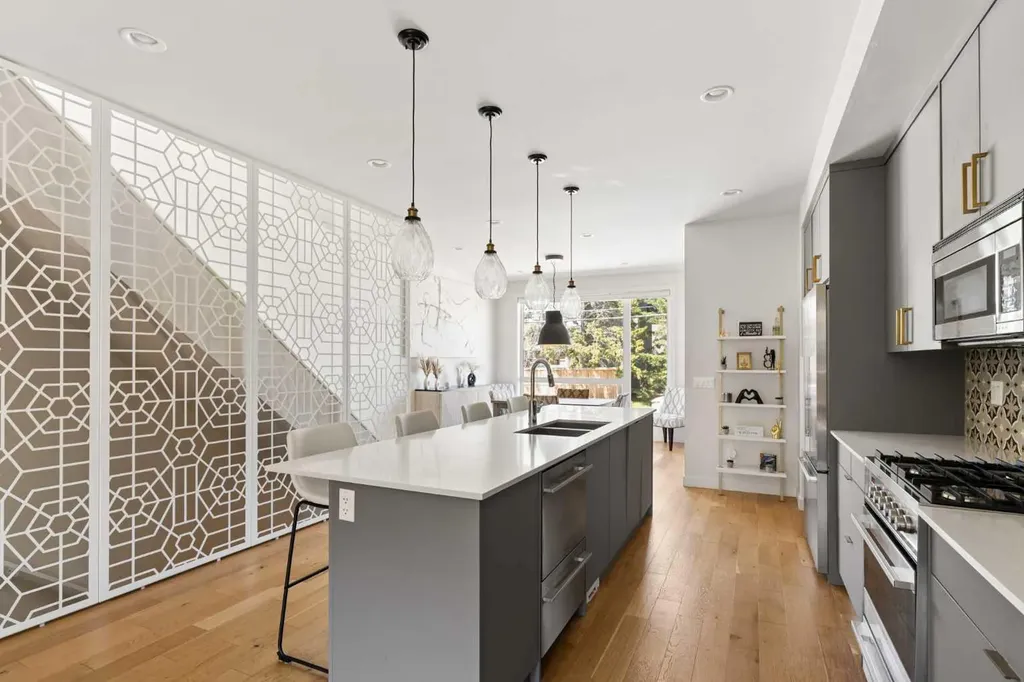 5406 21 Street SW Calgary AB T3E1L1