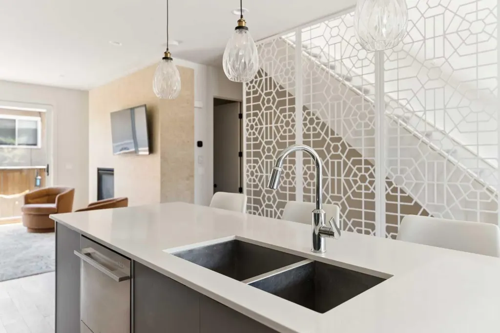 5406 21 Street SW Calgary AB T3E1L1
