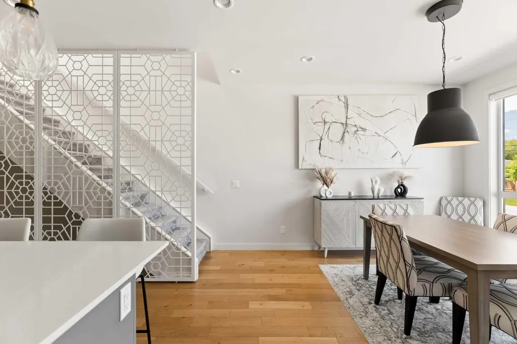 5406 21 Street SW Calgary AB T3E1L1