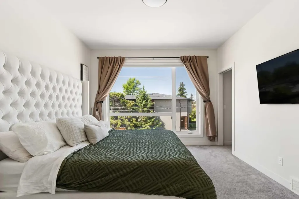 5406 21 Street SW Calgary AB T3E1L1