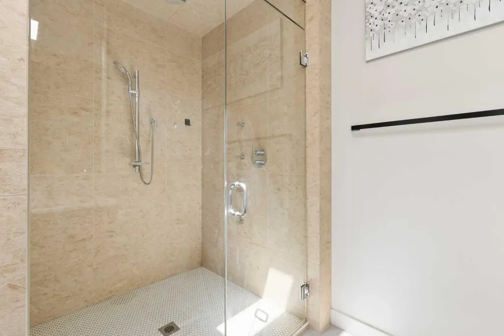 5406 21 Street SW Calgary AB T3E1L1