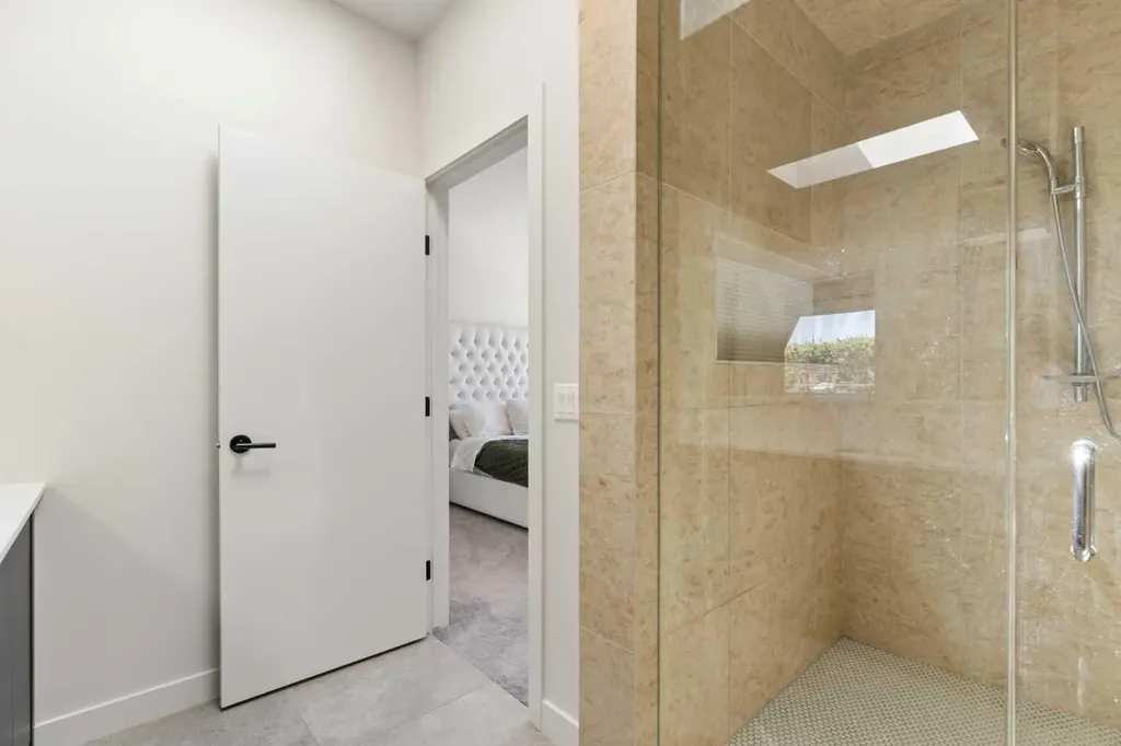 5406 21 Street SW Calgary AB T3E1L1