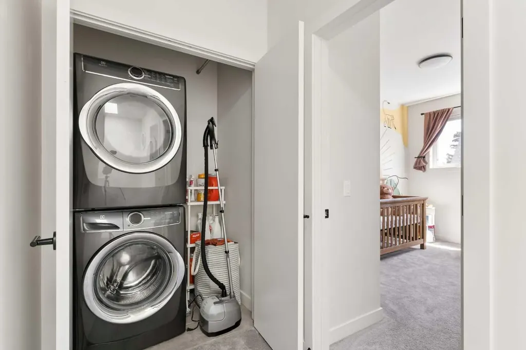 5406 21 Street SW Calgary AB T3E1L1