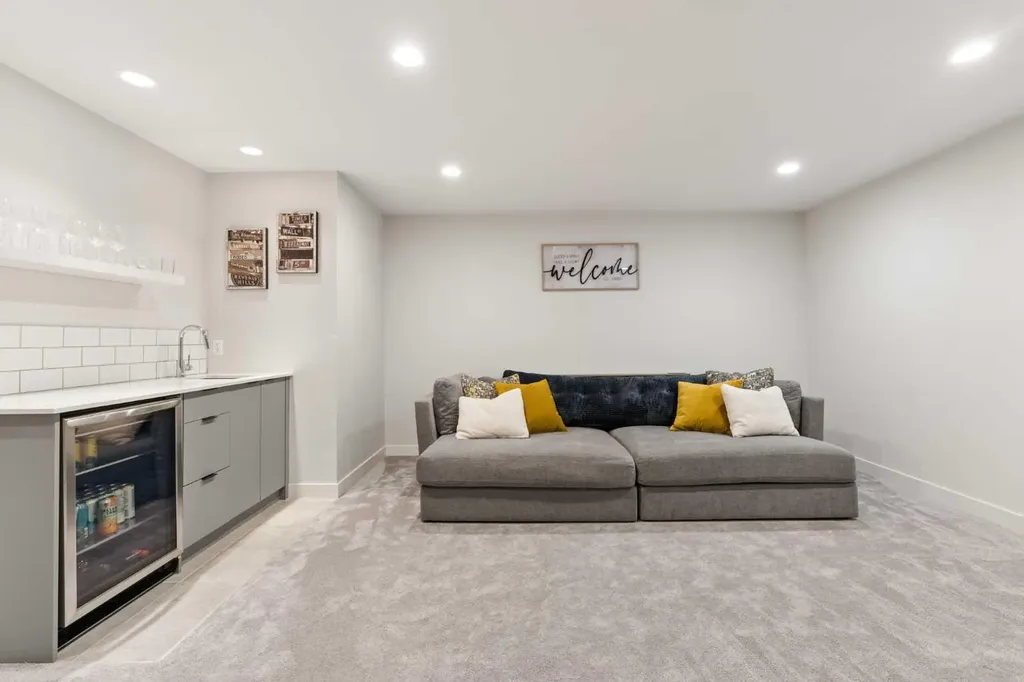 5406 21 Street SW Calgary AB T3E1L1
