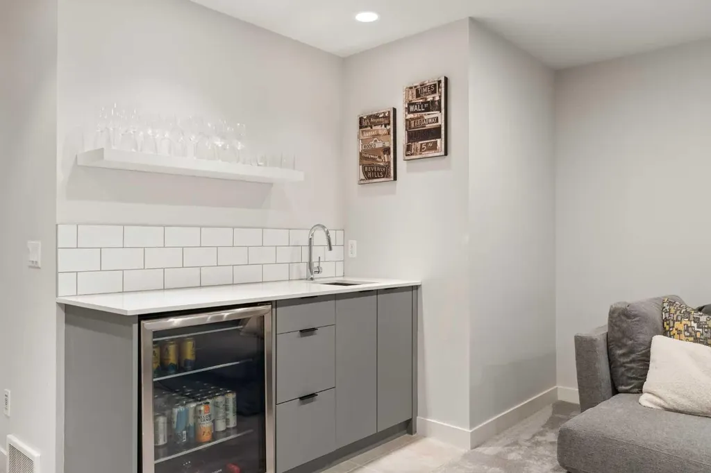 5406 21 Street SW Calgary AB T3E1L1
