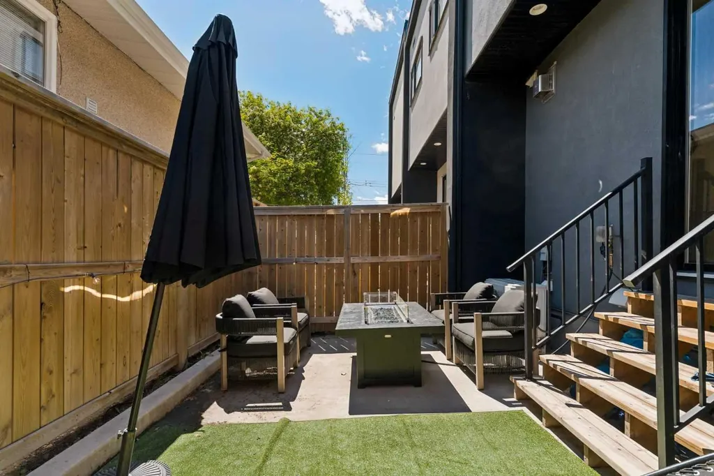 5406 21 Street SW Calgary AB T3E1L1