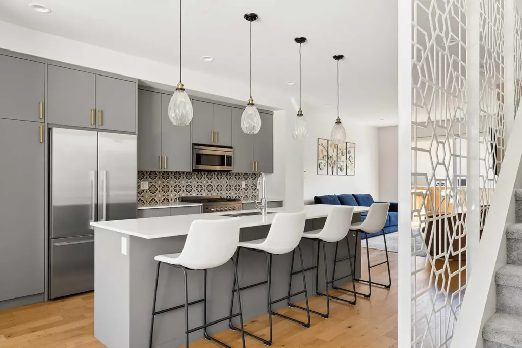 5406 21 Street SW Calgary AB T3E1L1