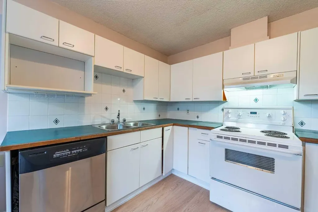 6503 Ranchview Drive NW Calgary AB T3G 1P2