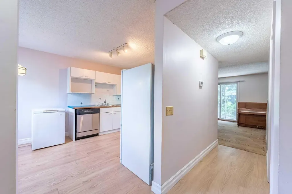 6503 Ranchview Drive NW Calgary AB T3G 1P2