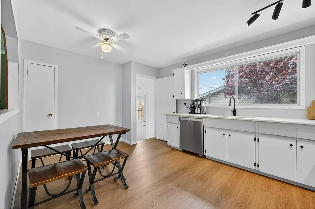 1632 Robson Crescent SE Calgary AB T2A 1Y7