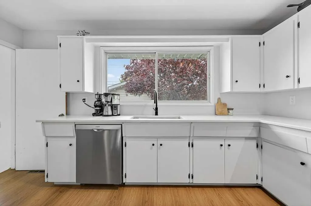 1632 Robson Crescent SE Calgary AB T2A 1Y7