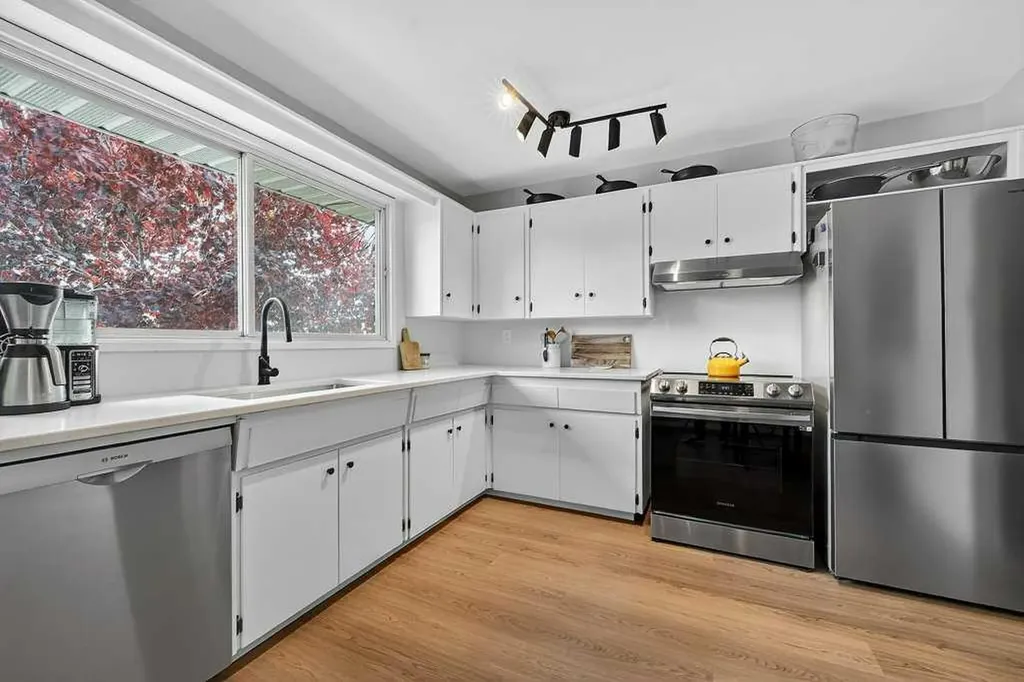 1632 Robson Crescent SE Calgary AB T2A 1Y7