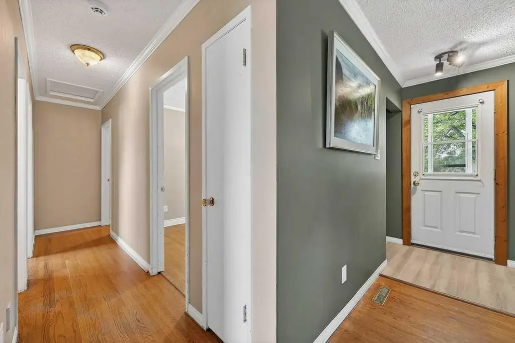 1632 Robson Crescent SE Calgary AB T2A 1Y7