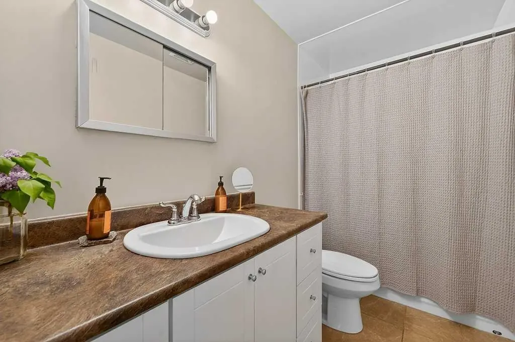1632 Robson Crescent SE Calgary AB T2A 1Y7