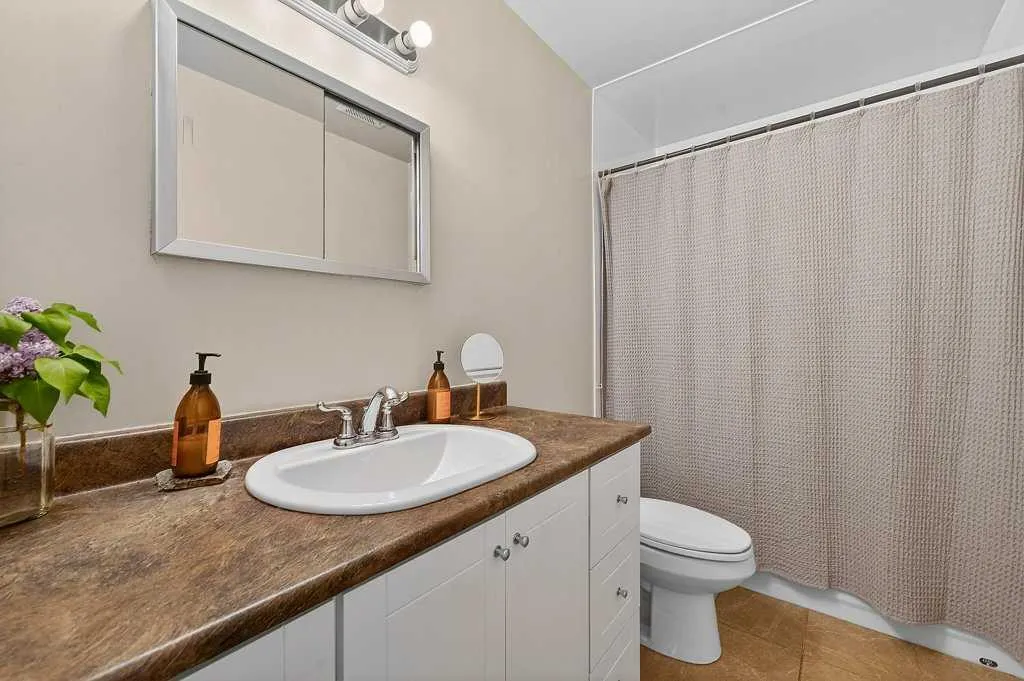 1632 Robson Crescent SE Calgary AB T2A 1Y7
