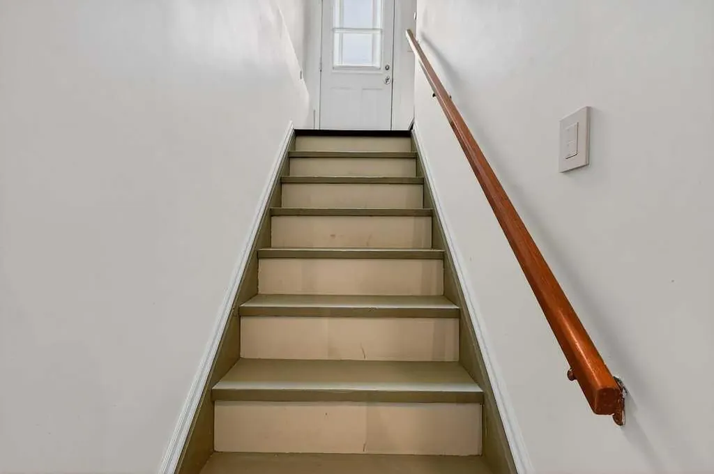 1632 Robson Crescent SE Calgary AB T2A 1Y7