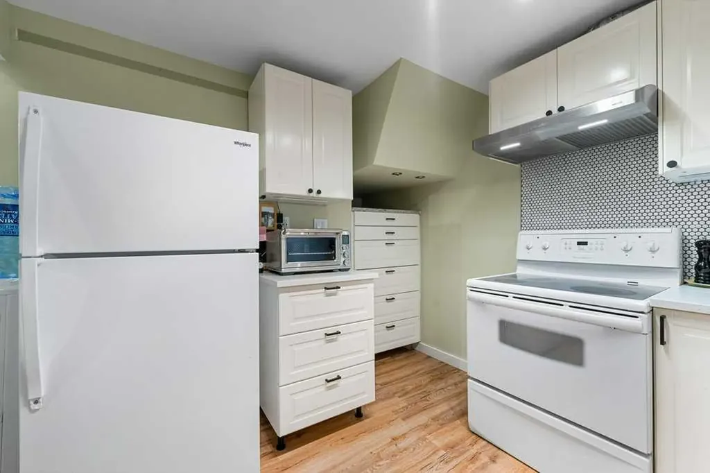 1632 Robson Crescent SE Calgary AB T2A 1Y7