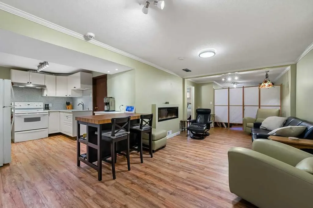1632 Robson Crescent SE Calgary AB T2A 1Y7