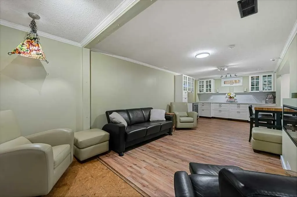 1632 Robson Crescent SE Calgary AB T2A 1Y7