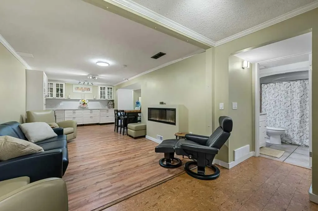 1632 Robson Crescent SE Calgary AB T2A 1Y7