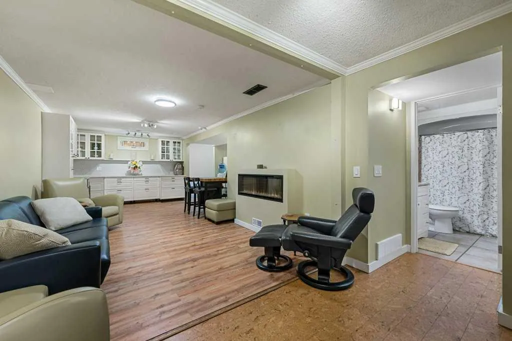 1632 Robson Crescent SE Calgary AB T2A 1Y7