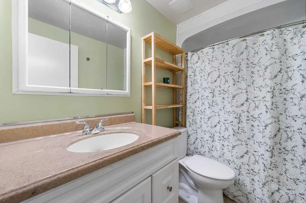 1632 Robson Crescent SE Calgary AB T2A 1Y7
