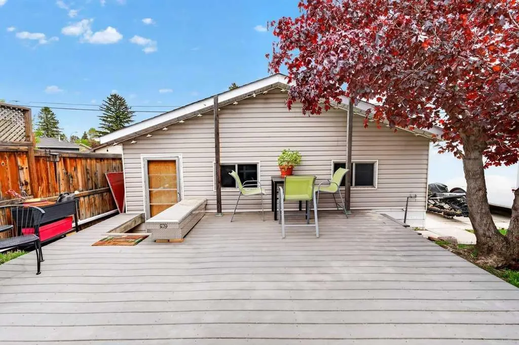 1632 Robson Crescent SE Calgary AB T2A 1Y7