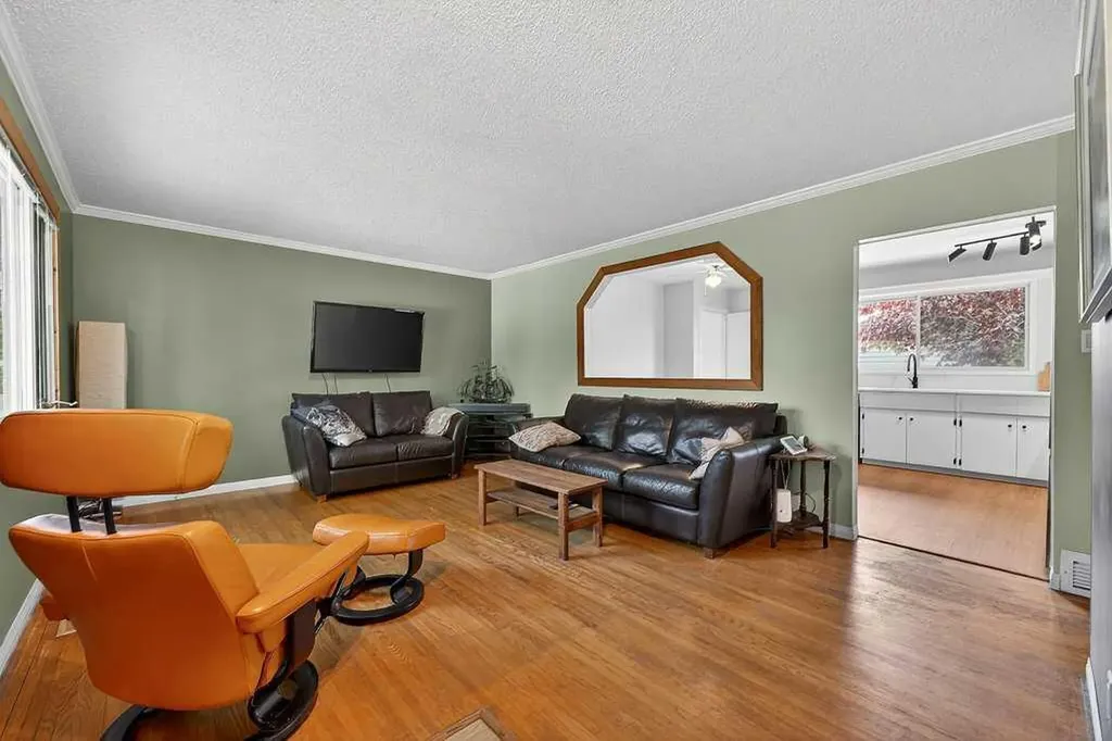 1632 Robson Crescent SE Calgary AB T2A 1Y7