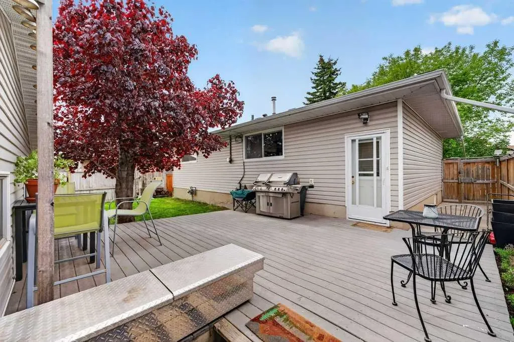 1632 Robson Crescent SE Calgary AB T2A 1Y7