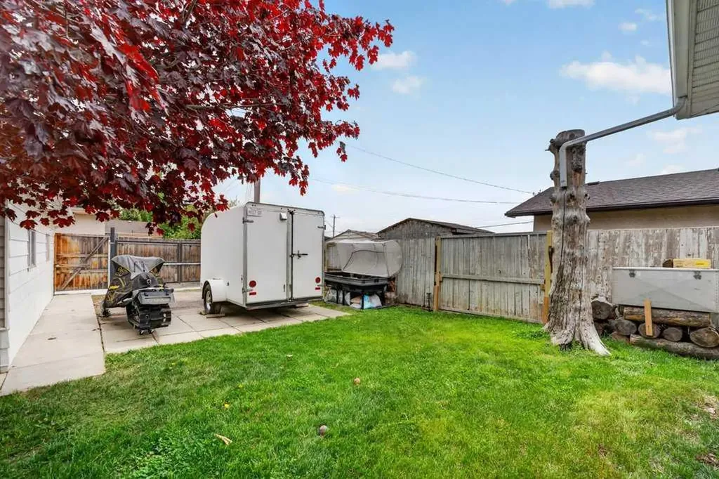 1632 Robson Crescent SE Calgary AB T2A 1Y7