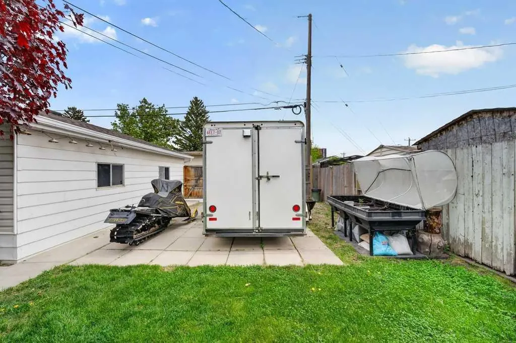 1632 Robson Crescent SE Calgary AB T2A 1Y7