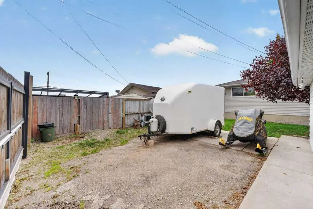 1632 Robson Crescent SE Calgary AB T2A 1Y7